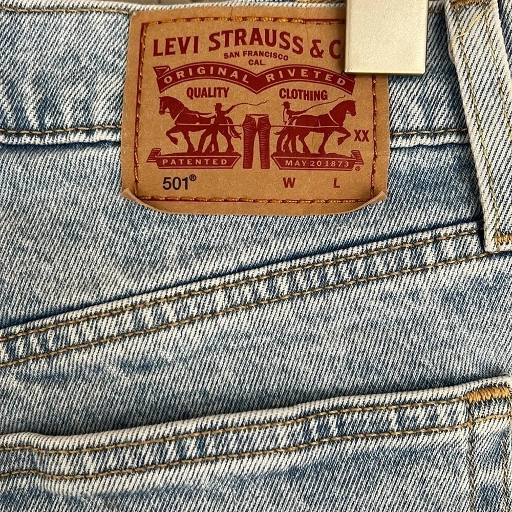 Levi’s 501 High Rise Cut Off Denim Shorts Light Wash Size 30